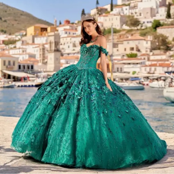 Princesa by Ariana Vera Quinceañera/Sweet 16 dress with lights - Picture 3 of 3